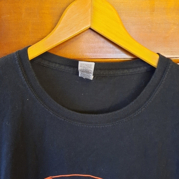 Retro Hooters "Getting Saucy Since 1983" black graphic t-shirt - Picture 4 of 9